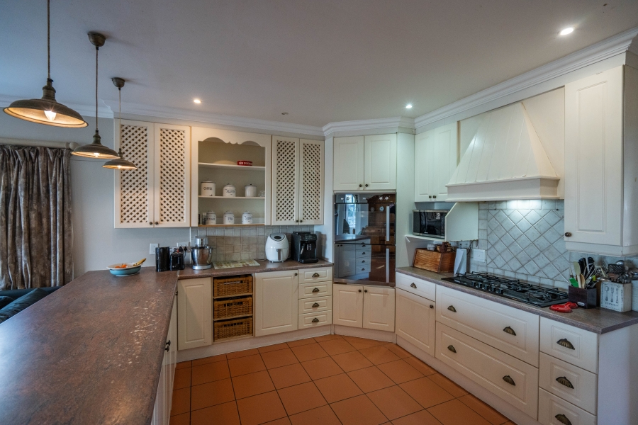 5 Bedroom Property for Sale in Seafield Eastern Cape